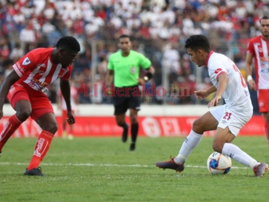 Olimpia sin juego seductor vence 2-0 al Vida y siente aroma de final en la Liga Nacional