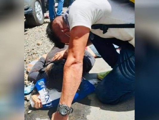 'Yo le dije que no se fuera': madre de migrante hondureño muerto en la caravana