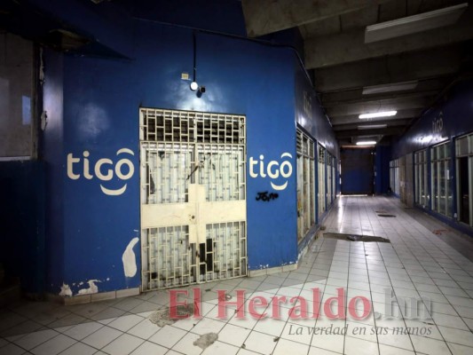 FOTOS: Habilitarán triaje en antiguo centro comercial de la Mayangle