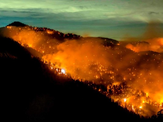 Las imágenes más impactantes del incendio Bobcat que arrasa California