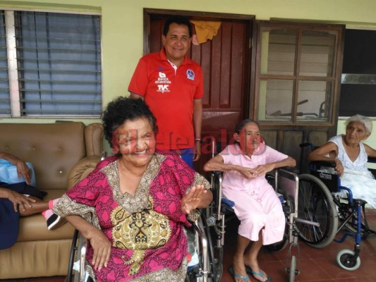 Olimpia visita asilo de ancianos previo al duelo ante Altamira