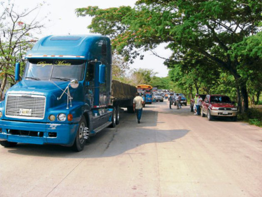 Vecinos de Juticalpa cumplieron amenaza de cierre de carretera