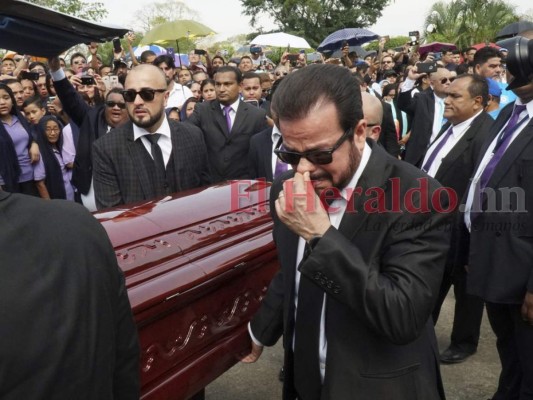 Así fue la emotiva despedida del apóstol German Ponce a su esposa Ninoska (FOTOS)