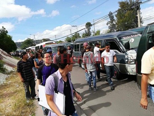 Así fue la caravana de buses 'brujitos' en la capital