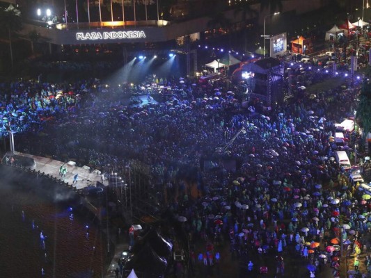 FOTOS: Lágrimas y rezos en bienvenida 2020, inicio de nueva década