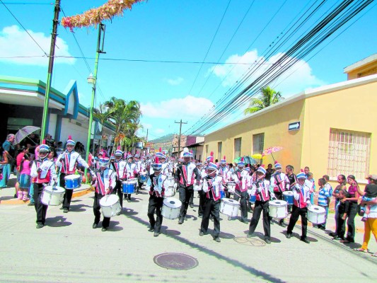 Con alegría y tradición inicia Festima 2014