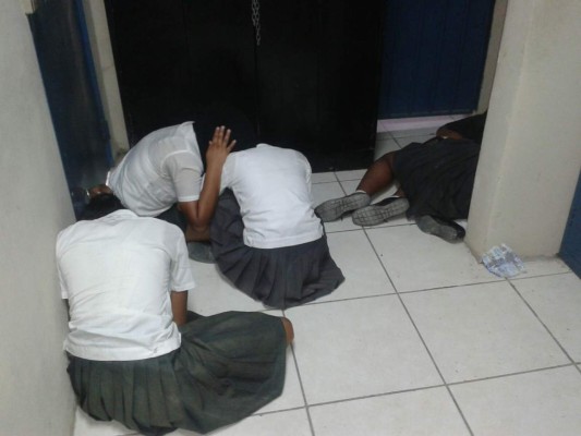 Detienen a grupo de estudiantes bajo los efectos de la droga