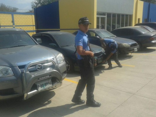 Recuperan 10 automóviles que había sido robados en la capital