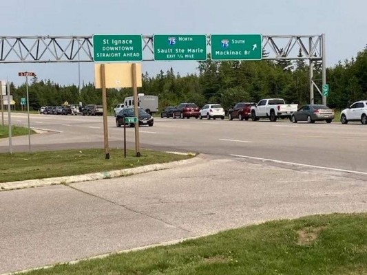 Cierran puente en Michigan tras amenaza de bomba