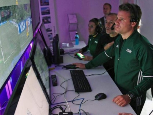 FIFA designa a 13 árbitros asistentes de vídeo para el Mundial de Rusia 2018