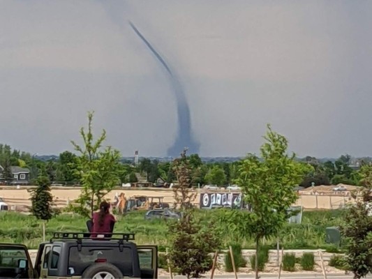 Vecinos del condado captaron el tornado en videos y fotografías. Foto: @DoughBar