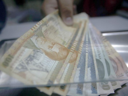 Billetes de L 20, L 50 y L 100, los de más uso en el país