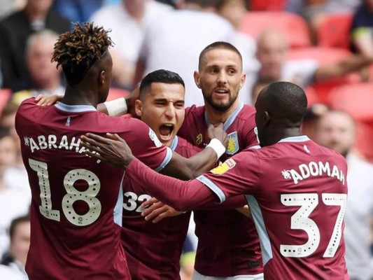 Aston Villa venció al Derby County 2-1 y regresa a la Premier League