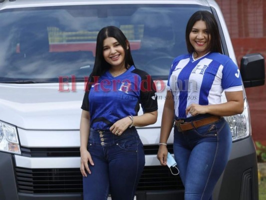Atractivas mujeres adornan el estadio Olímpico en la previa Honduras vs. Panamá