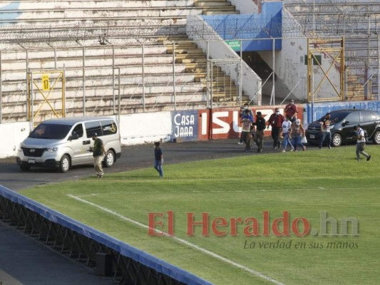 Así fue la vuelta olímpica para despedir a Chelato Uclés (Fotos)