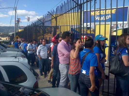 El Honduras-Ecuador paraliza Tegucigalpa