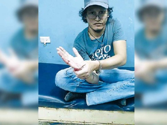 Envían a un hospital psiquiátrico a universitario que apuñaló a su profesor