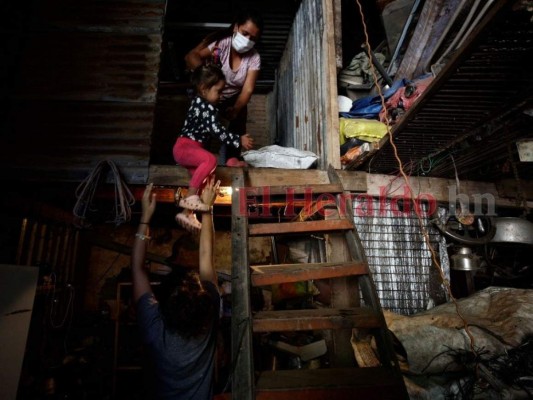 Sin hogar, sin empleo y sin ayuda: una familia que sufre la crisis de Eta y Iota (FOTOS)