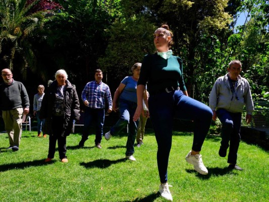 Españoles apoyan confinamiento mientras suceden protestas antigobierno