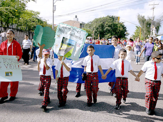 Estudiantes de básica y prebásica festejan el Día del Ambiente en la capital de Honduras