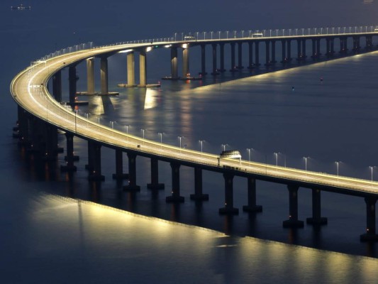 Espectaculares imágenes del puente más largo del mundo en Hong Kong