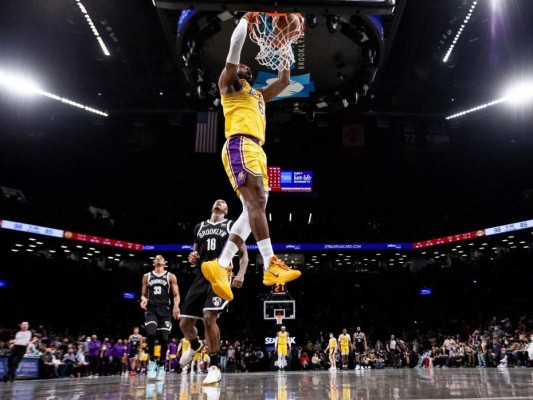 LeBron supera a Harden en triunfo de Lakers sobre los Nets  