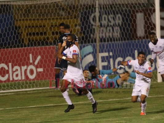No se miró en televisión: la cara de Diego Vazquez, el festejo albo y la afición en el Nacional  