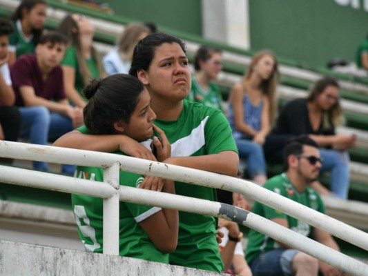 Luto, dolor y llanto en el estadio del Chapecoense en Brasil