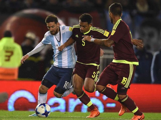 Venezuela amarga a Argentina y le empata 1-1 en Premundial