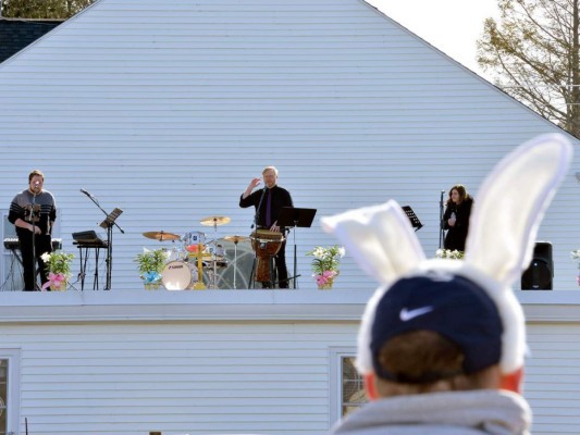 Un domingo de Pascua con las iglesias vacías y un papa solo en el Vaticano