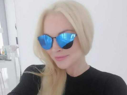 Lindsay Lohan posa en un sexy traje de baño