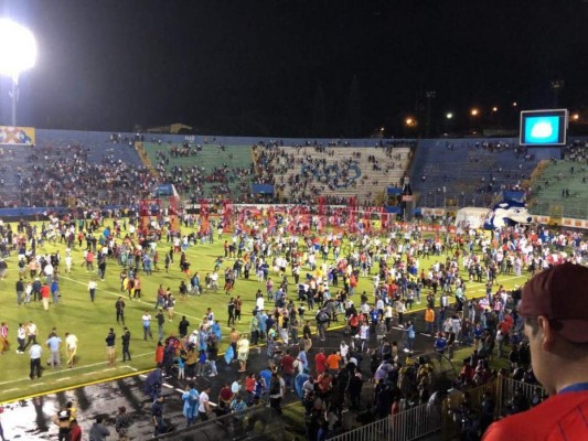 Condenan violencia y piden no llamar al odio en los estadios