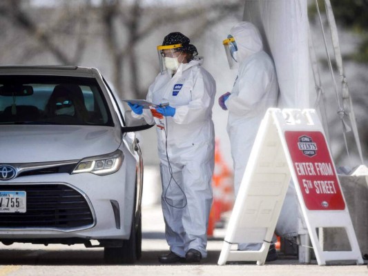 Pese a alarmante cifra de muertos, en EEUU relajan confinamiento por Covid-19