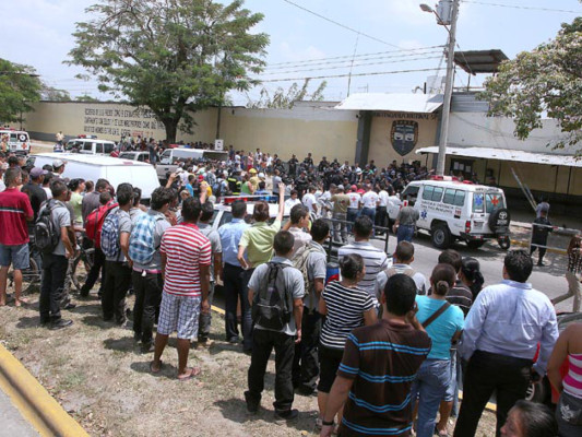 Terror en el centro penal de San Pedro Sula: 13 reos muertos