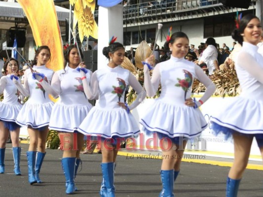 FOTOS: Los cuadros de palillonas que brillaron este 15 de septiembre