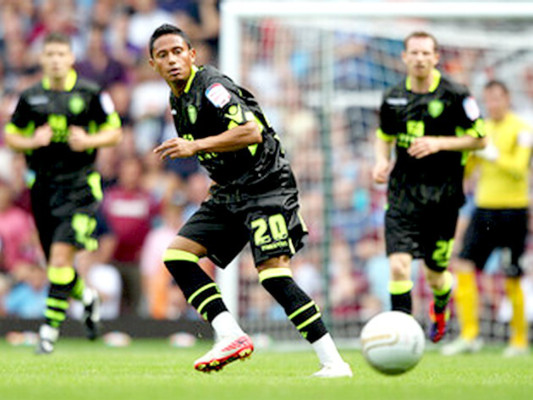 Ramón Núñez reapareció en triunfo del Leeds