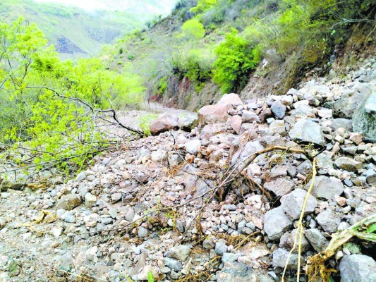 Incomunicados vecinos del municipio de Morolica