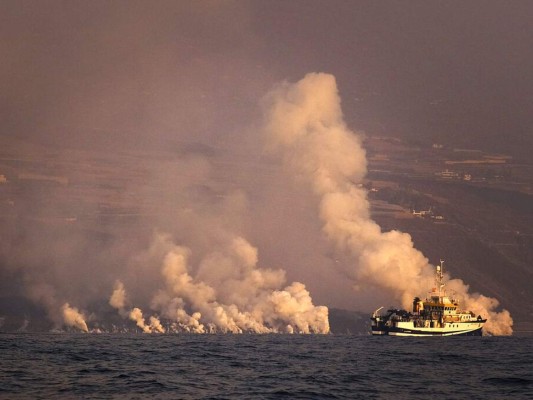 Se abre una nueva fisura en volcán en erupción en España