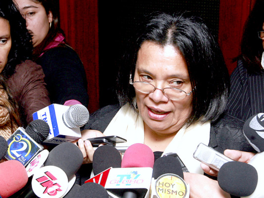 Rectora se reúne con fiscal general para hablar de las investigaciones