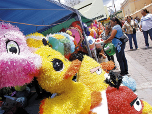 Tegucigalpa: Microempresas se inician en rubro de piñatas