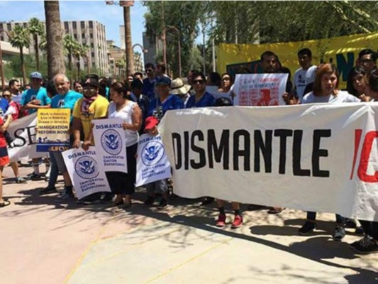 Fallo de Corte Suprema provoca protestas en Phoenix