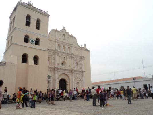 Comayagua vuelve a maravillar a propios y extraños con sus magníficas alfombras