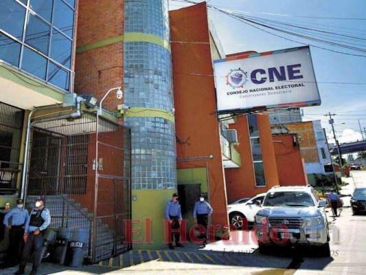Llega al CNE renuncia del hermano de extraditable Óscar Santos Tobar