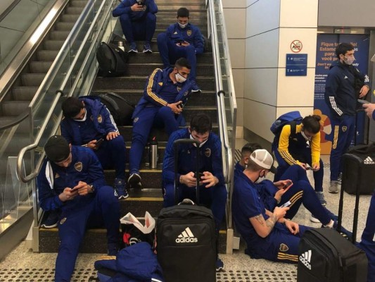 Aficionados del Atlético Mineiro no dejan dormir a Boca Juniors en Brasil