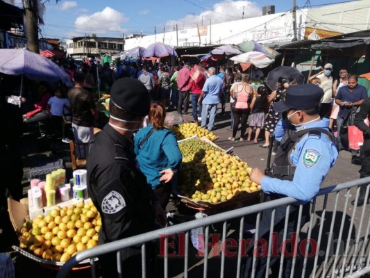 FOTOS: Capitalinos, entre la necesidad y temeridad; mientras el Covid-19 acecha