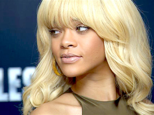 Rihanna evade preguntas sobre Ashton Kutcher