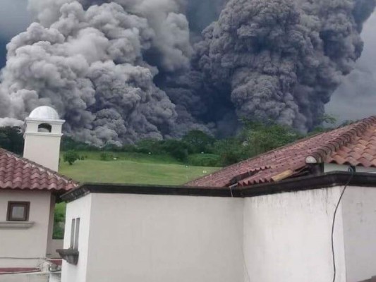 Impactantes imágenes de la explosión del Volcán de Fuego en Guatemala