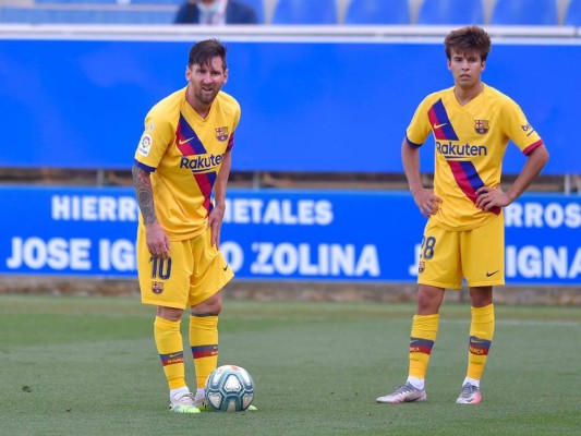 Barcelona se despide de LaLiga a pesar de goleada ante el Alavés