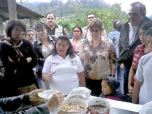 Embajadora de EE UU ante la FAO y PMA visita región central de Honduras
