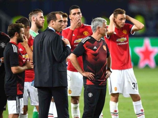 José Mourinho, satisfecho con su equipo pese a la derrota frente al Madrid&nbsp;&nbsp;